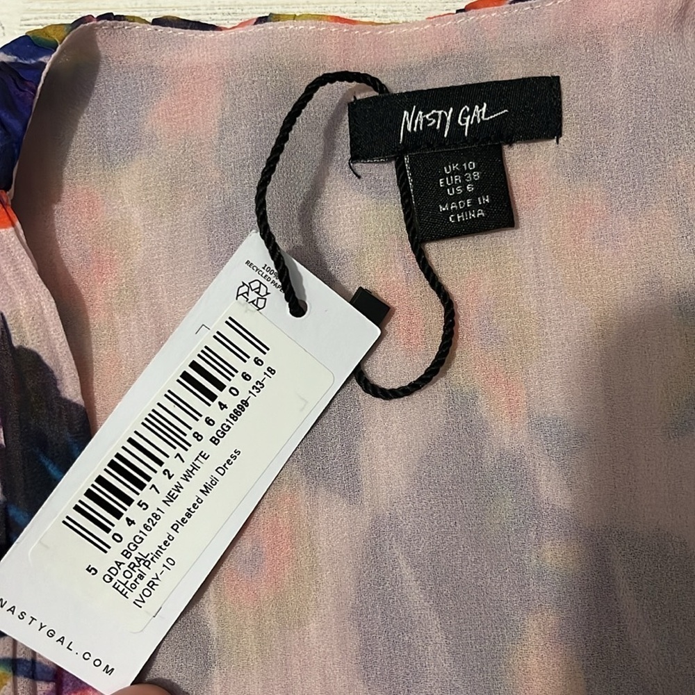 Nasty Gal Pleated Floral Maxi Dress Size 6. NWT - Picture 5 of 10